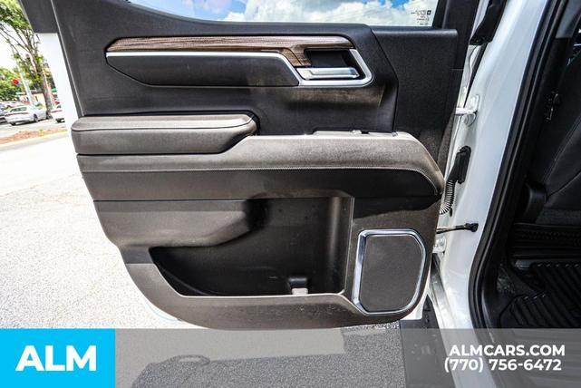 Photo of 2022 White Chevrolet Silverado 1500