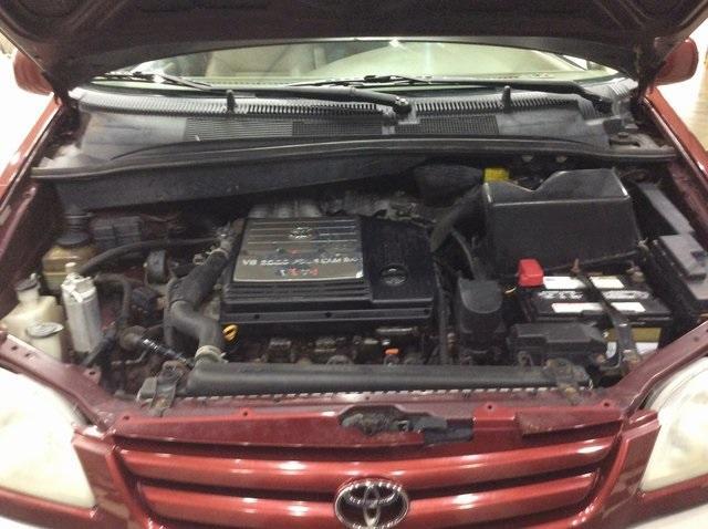 Photo of 2001 Maroon Toyota Sienna