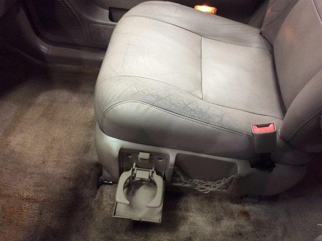Photo of 2001 Maroon Toyota Sienna