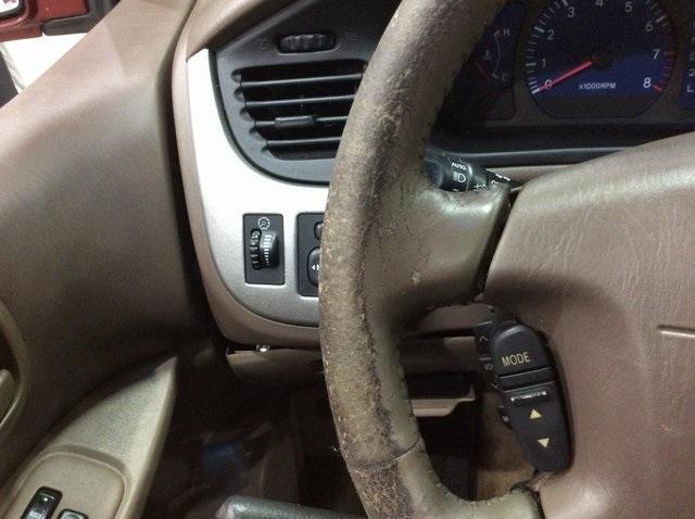 Photo of 2001 Maroon Toyota Sienna
