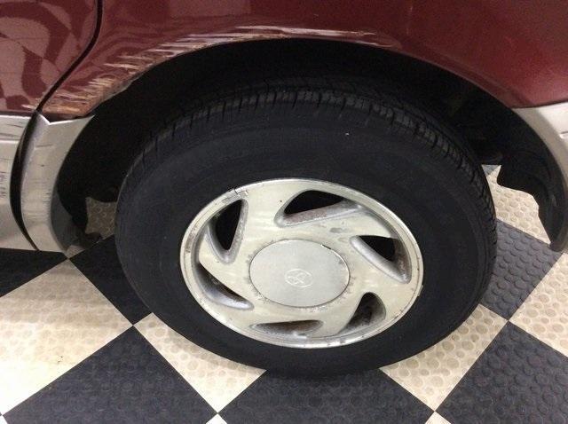 Photo of 2001 Maroon Toyota Sienna