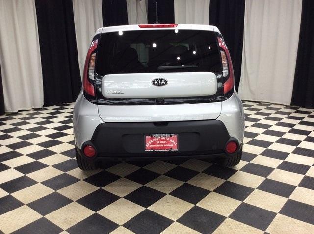 Photo of 2015 Bright Silver Kia Soul