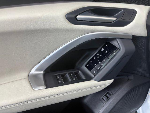 Photo of 2025 Glacier White Metallic Audi Q5