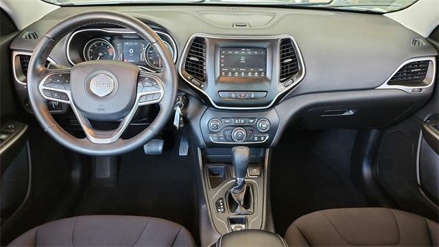 Photo of 2020 Bright White Clearcoat Jeep Cherokee