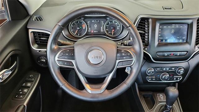Photo of 2020 Bright White Clearcoat Jeep Cherokee