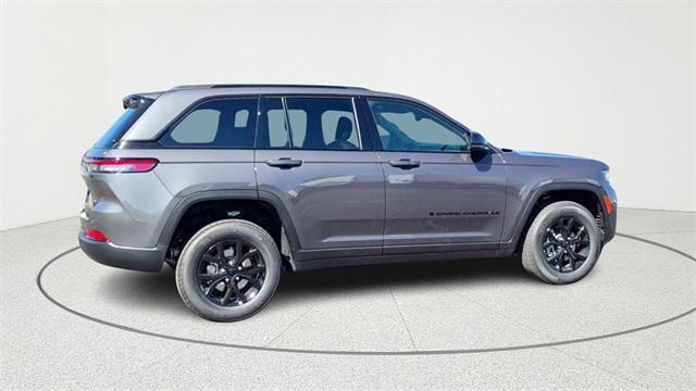 Photo of 2025 Metallic Jeep Grand Cherokee