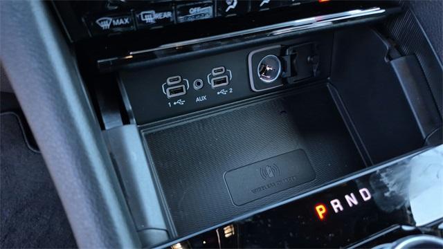Photo of 2025 Metallic Jeep Grand Cherokee