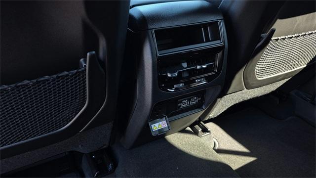 Photo of 2025 Metallic Jeep Grand Cherokee