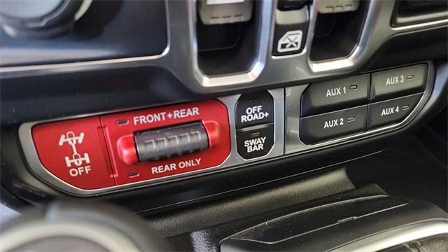 Photo of 2025 Bright White Clearcoat Jeep Gladiator