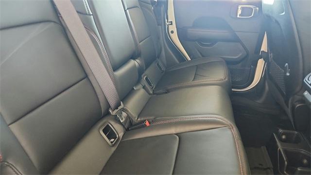 Photo of 2025 Bright White Clearcoat Jeep Gladiator