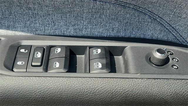 Photo of 2025 Silver Zynith Jeep Compass