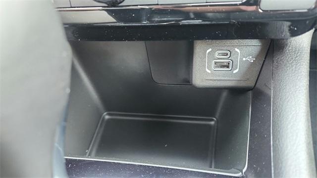 Photo of 2025 Silver Zynith Jeep Compass