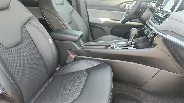Photo of 2025 Silver Zynith Jeep Compass
