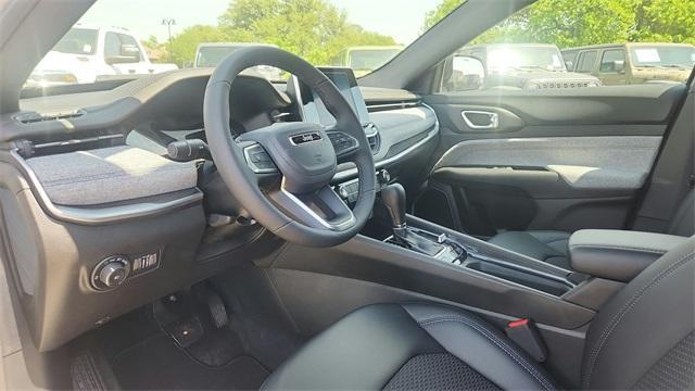 Photo of 2025 Silver Zynith Jeep Compass