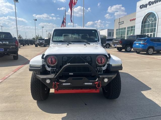 Photo of 2021 Bright White Clearcoat Jeep Gladiator