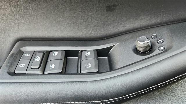 Photo of 2025 Metallic Jeep Grand Cherokee L