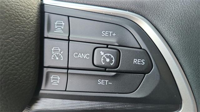 Photo of 2025 Metallic Jeep Grand Cherokee L
