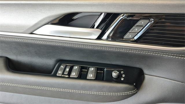 Photo of 2025 Bright White Clearcoat Jeep Wagoneer