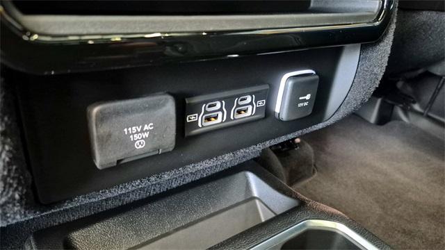Photo of 2025 Bright White Clearcoat Jeep Wagoneer