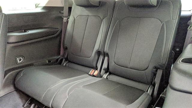 Photo of 2024 Metallic Jeep Grand Cherokee L