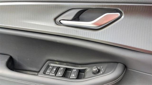 Photo of 2024 Metallic Jeep Grand Cherokee L