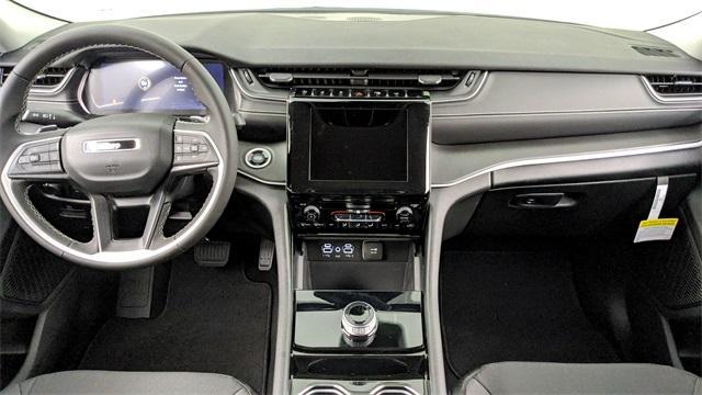 Photo of 2024 Metallic Jeep Grand Cherokee L