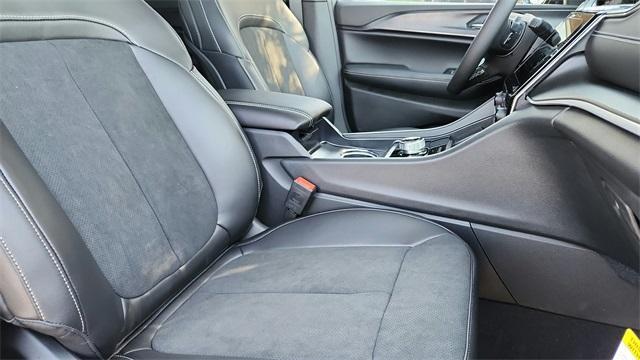 Photo of 2025 Velvet Red Pearlcoat Jeep Grand Cherokee L