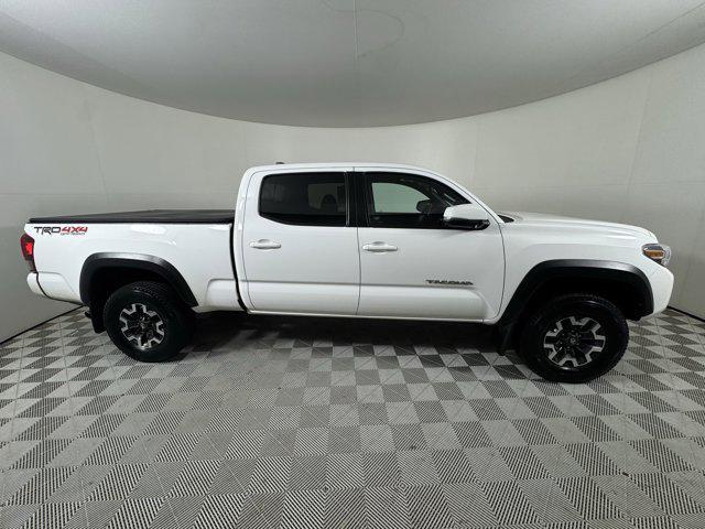 Photo of 2017 Super White Toyota Tacoma