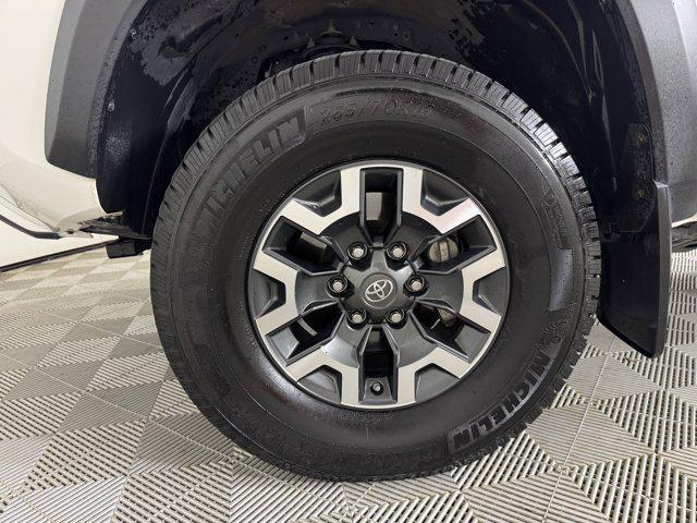 Photo of 2017 Super White Toyota Tacoma