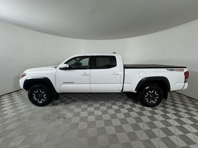Photo of 2017 Super White Toyota Tacoma