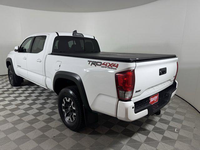 Photo of 2017 Super White Toyota Tacoma