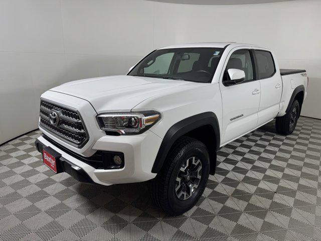Photo of 2017 Super White Toyota Tacoma