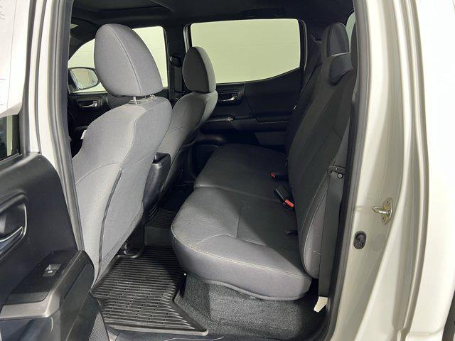 Photo of 2017 Super White Toyota Tacoma