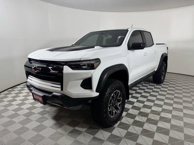 Photo of 2024 Summit White Chevrolet Colorado
