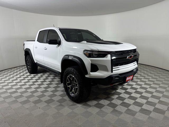 Photo of 2024 Summit White Chevrolet Colorado