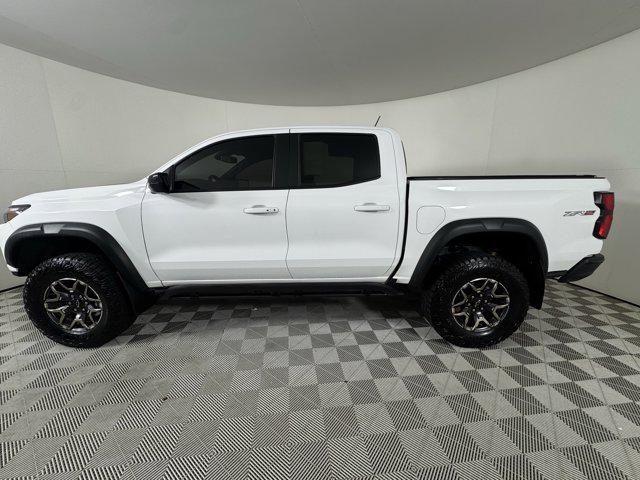 Photo of 2024 Summit White Chevrolet Colorado