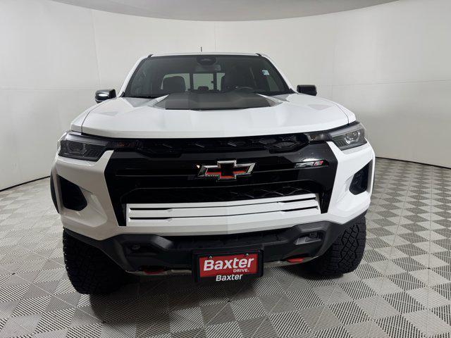 Photo of 2024 Summit White Chevrolet Colorado