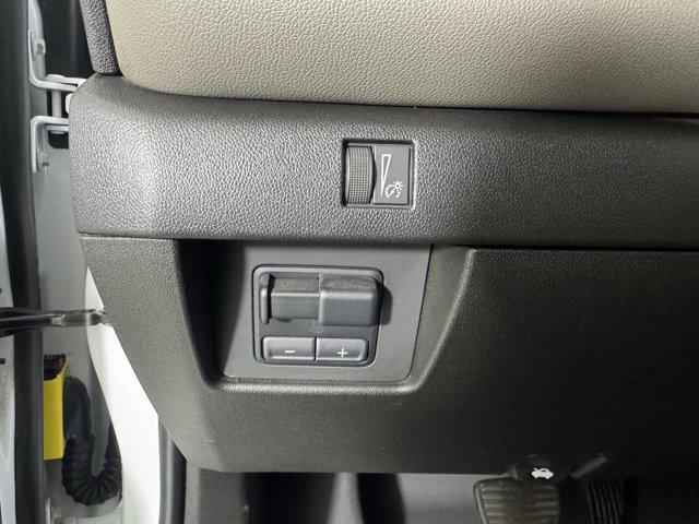 Photo of 2024 Summit White Chevrolet Colorado