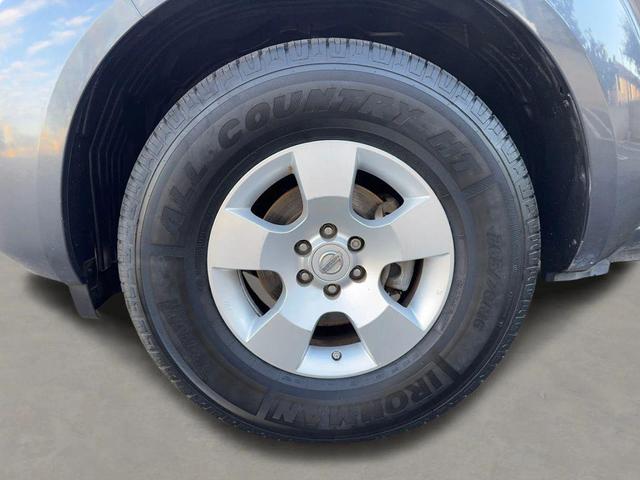 Photo of 2010 Dark Slate Metallic Nissan Pathfinder