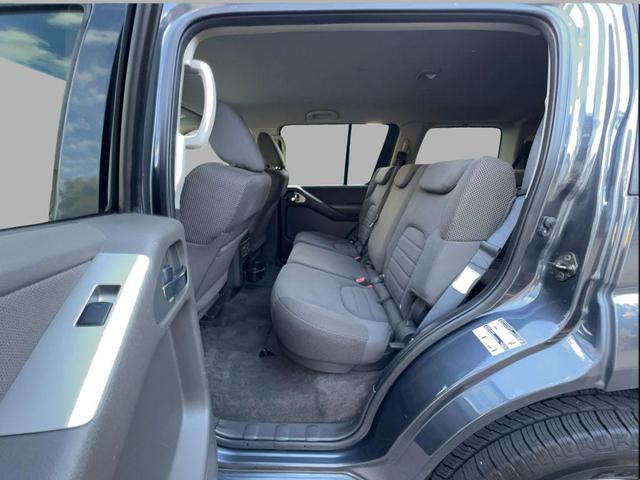 Photo of 2010 Dark Slate Metallic Nissan Pathfinder