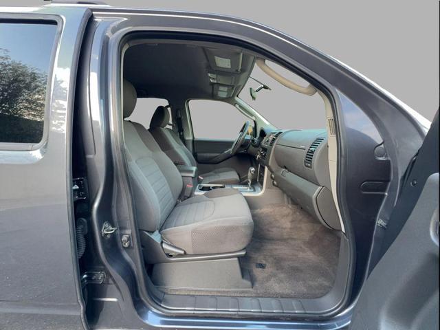 Photo of 2010 Dark Slate Metallic Nissan Pathfinder