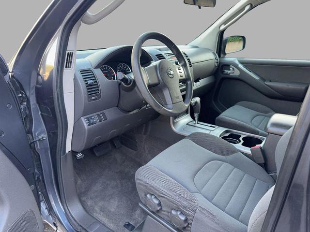 Photo of 2010 Dark Slate Metallic Nissan Pathfinder