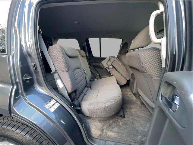 Photo of 2010 Dark Slate Metallic Nissan Pathfinder