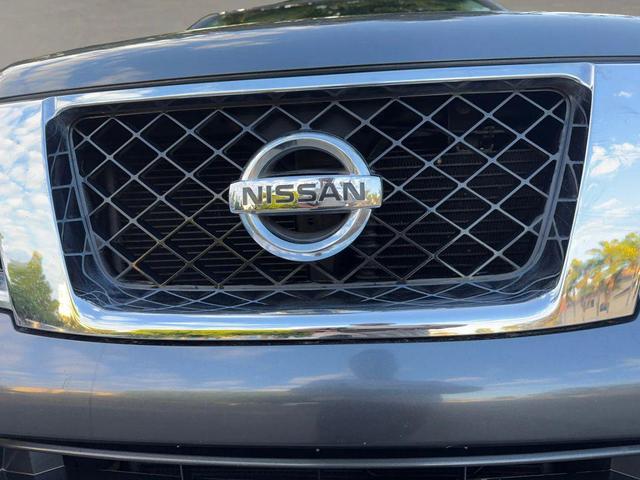 Photo of 2010 Dark Slate Metallic Nissan Pathfinder