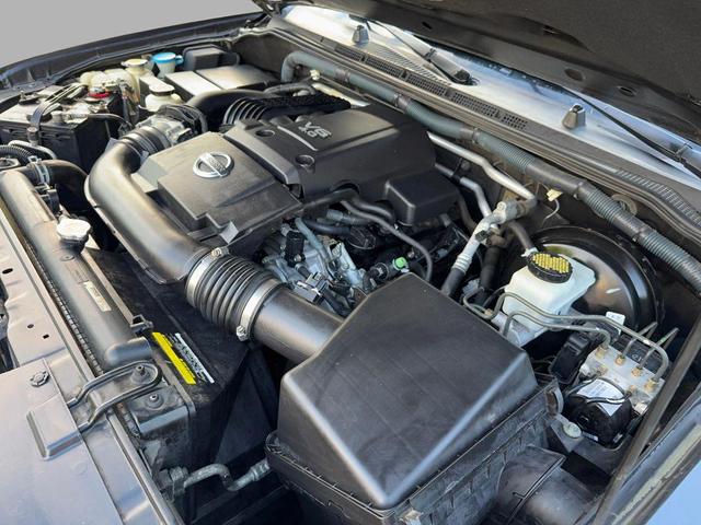 Photo of 2010 Dark Slate Metallic Nissan Pathfinder