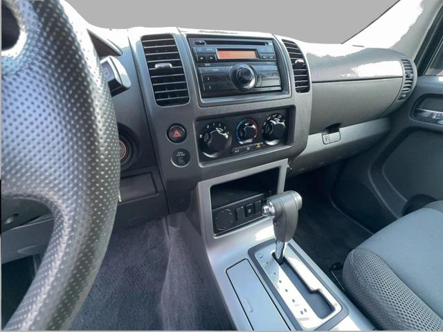 Photo of 2010 Dark Slate Metallic Nissan Pathfinder