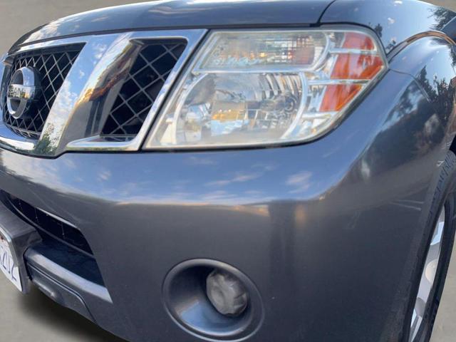 Photo of 2010 Dark Slate Metallic Nissan Pathfinder