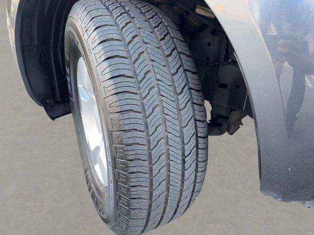 Photo of 2010 Dark Slate Metallic Nissan Pathfinder