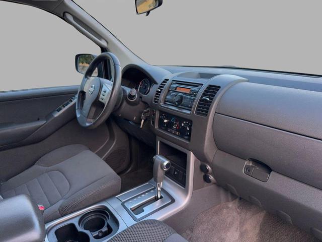 Photo of 2010 Dark Slate Metallic Nissan Pathfinder