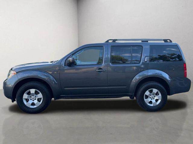 Photo of 2010 Dark Slate Metallic Nissan Pathfinder